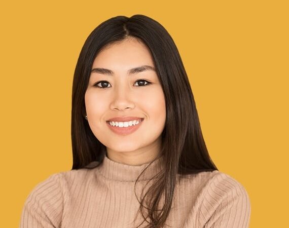 Life drawing class uses neon lighting to create art  